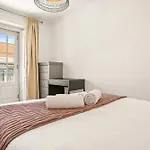 Spacious & Luxurious Penthouse In The Heart Of Lisbon