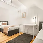 Spacious & Luxurious Penthouse In The Heart Of Lisbon