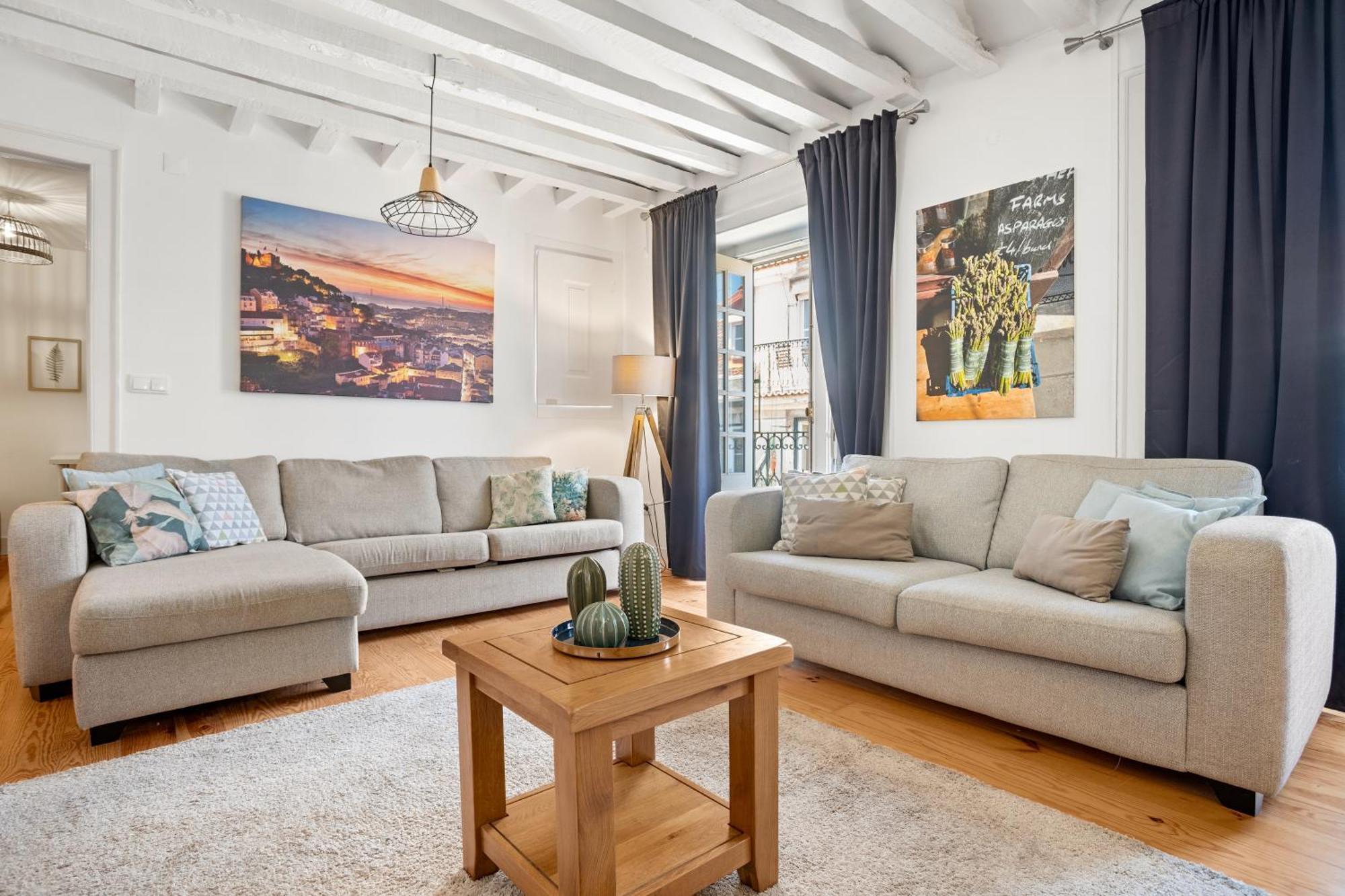 Spacious & Luxurious Penthouse In The Heart Of