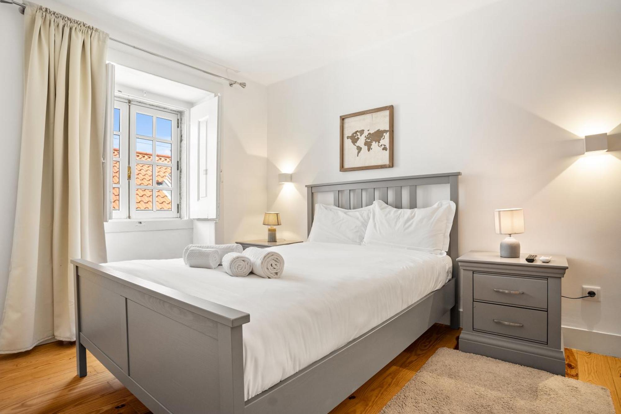 Spacious & Luxurious Penthouse In The Heart Of Apartment