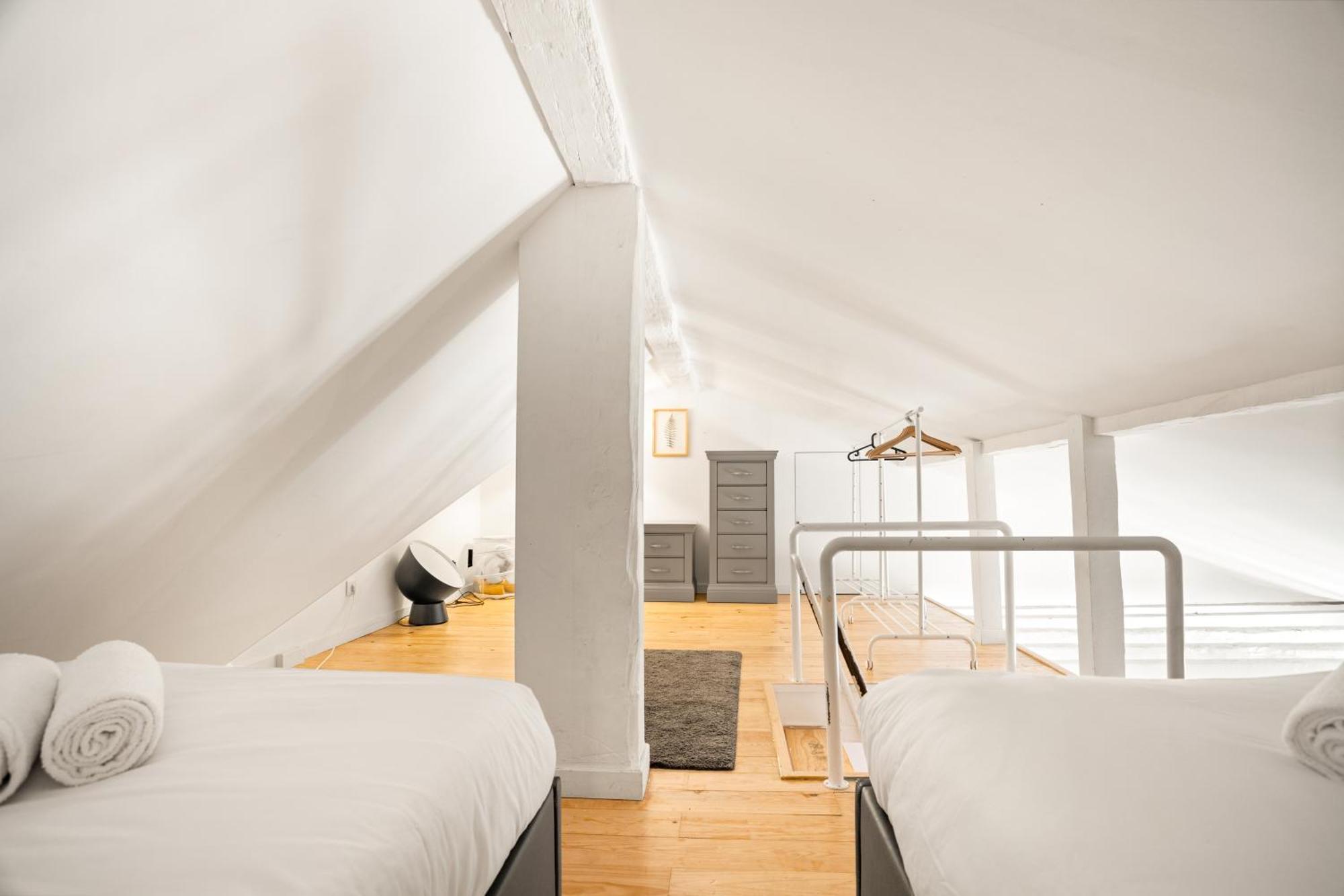 Spacious & Luxurious Penthouse In The Heart Of