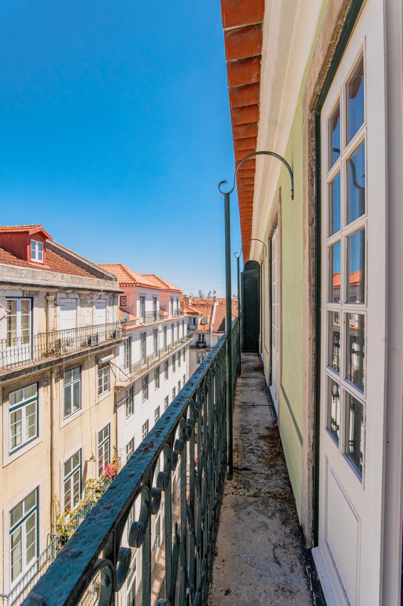 Spacious & Luxurious Penthouse In The Heart Of Lissabon
