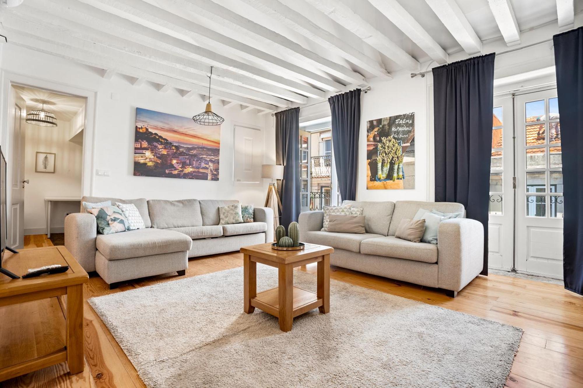 Spacious & Luxurious Penthouse In The Heart Of Apartment
